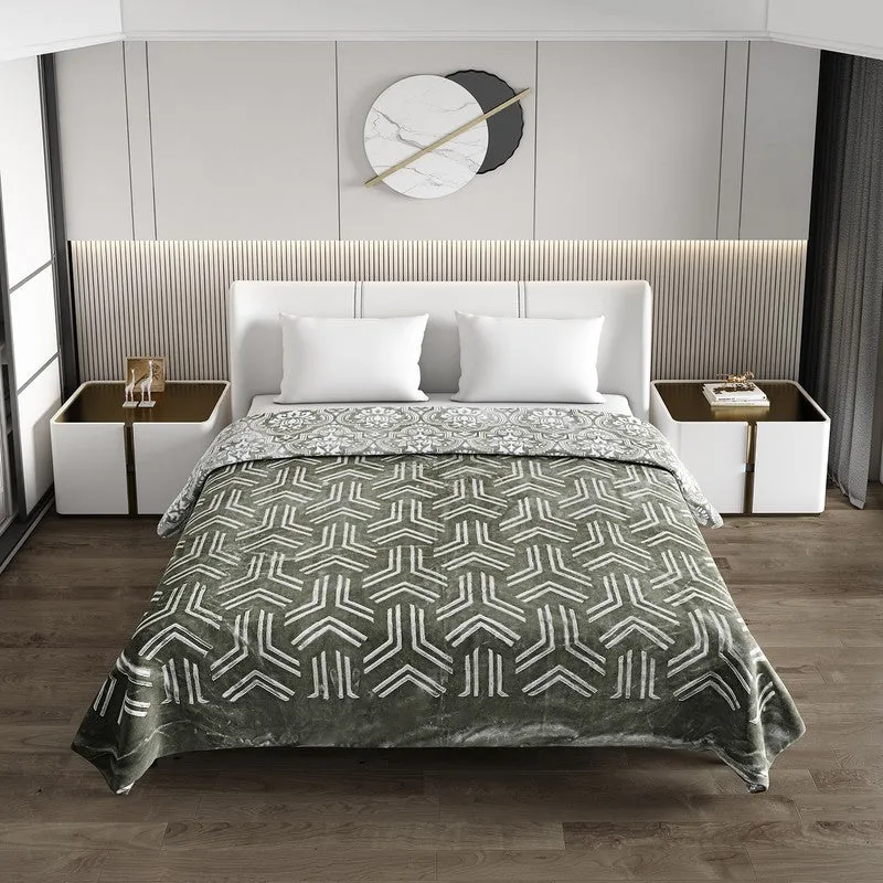 Monte Carlo Crimson Dreamscape Blanket (Green)- 800 GSM media 4