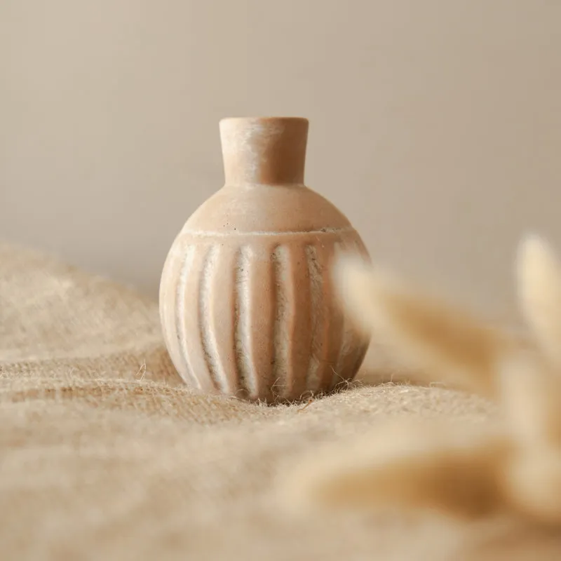 Soft Ridges Vase media 3