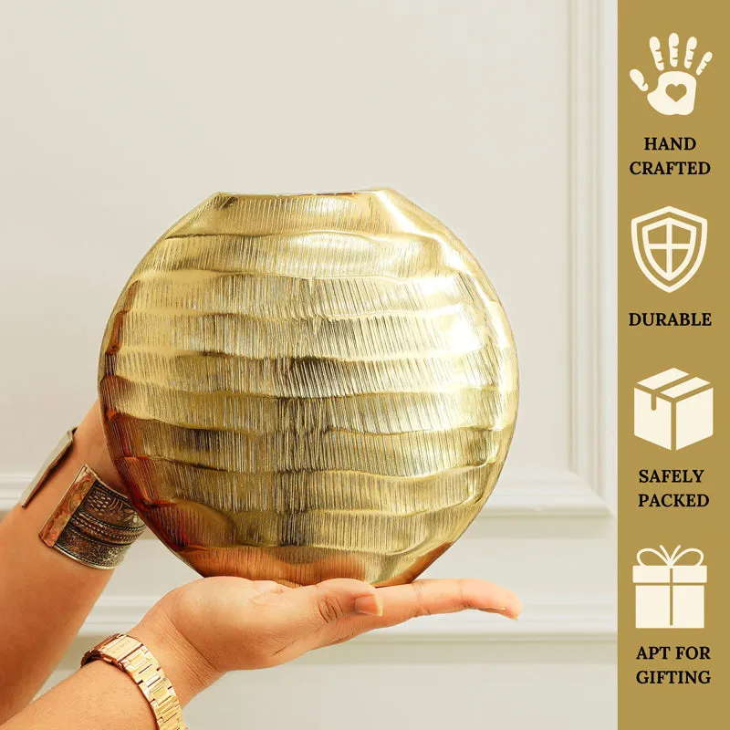 Aurra Metal Vase media 3