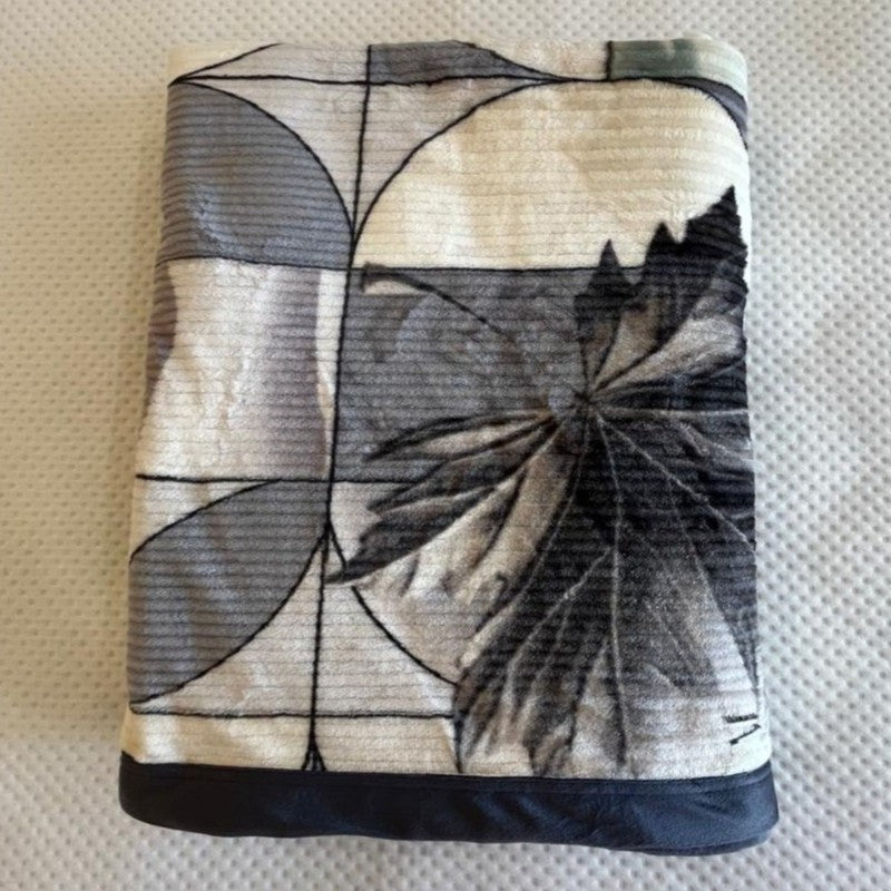 Spring Cozy Wool Blankets - 350 GSM media 8