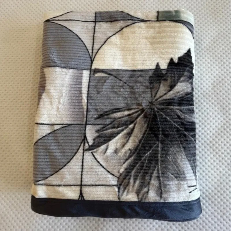 Spring Cozy Wool Blankets - 350 GSM media 8