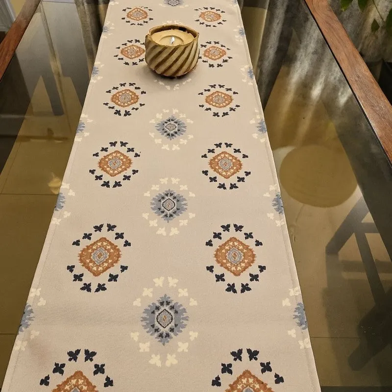 Vastraa Table Runner media 5
