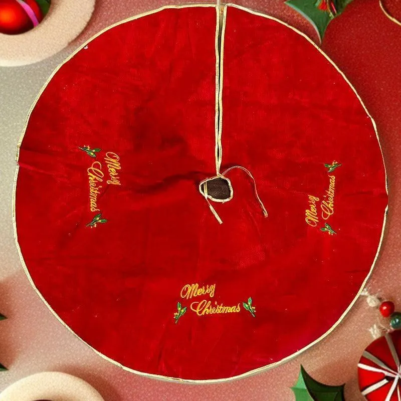 Red Roots Christmans Tree Skirt media 3