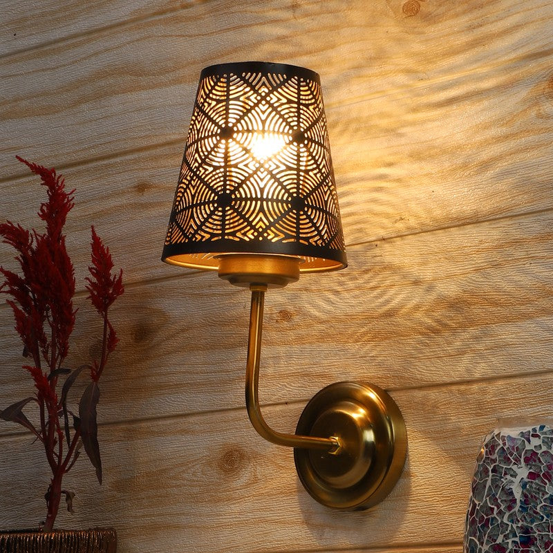 Filigree Metal Wall Lamp
