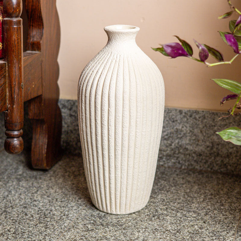 Quiet Curve Ceramic Vase media 3