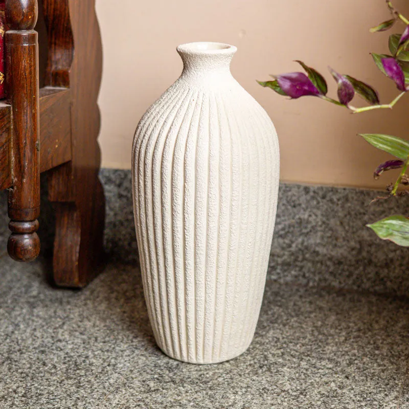 Quiet Curve Ceramic Vase media 3