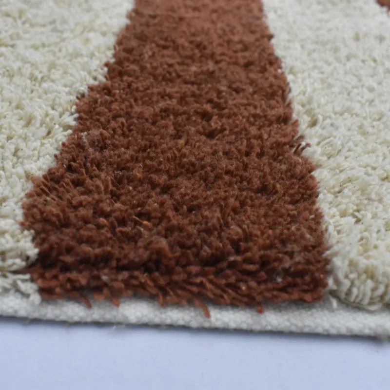 Close-up of the soft textured striped bath mat surface