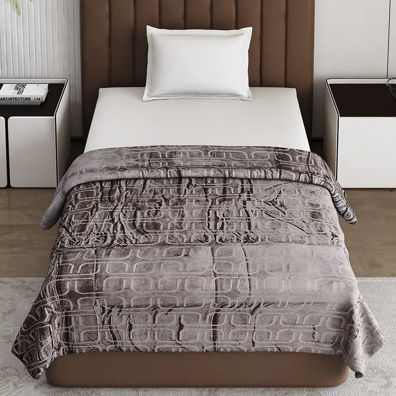 Monte Carlo Warmora Geometric Print Polyester Blanket (Dark Brown) - 210 GSM media 3