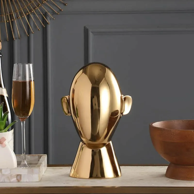 Faceless Head Showpiece - Gold media 3