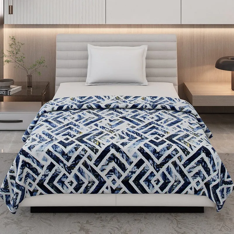 Monte Carlo Mazora Geometric Print Polyester Blanket (Blue) - 350 GSM media 4