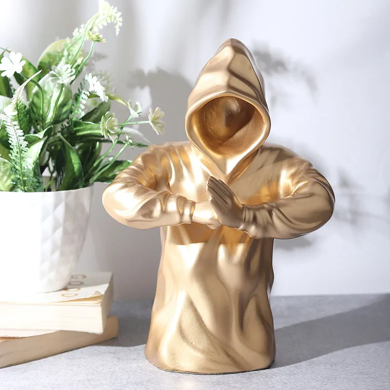 Hooded Ronin Showpiece - Gold media 1
