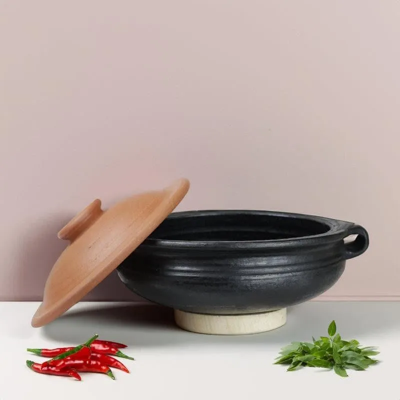 Dilaab Urali Clay Pot With Lid Black 3000 mL / 11 Inches media 3