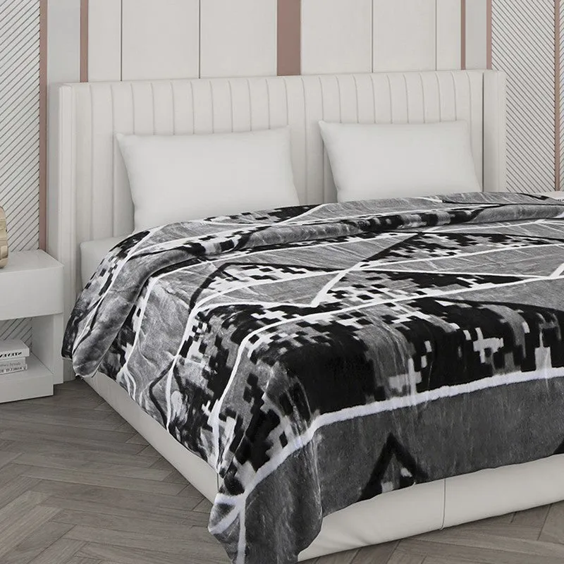 Monte Carlo Monochrome Mirage Blanket - 850 GSM media 5