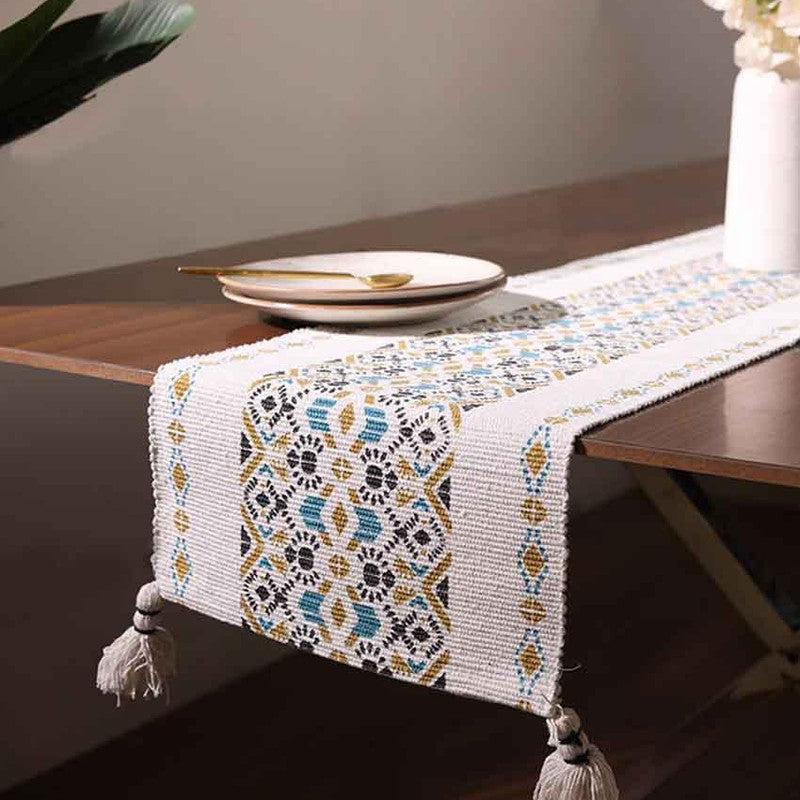 Shynix Tasseled Cotton Table Runner media 3