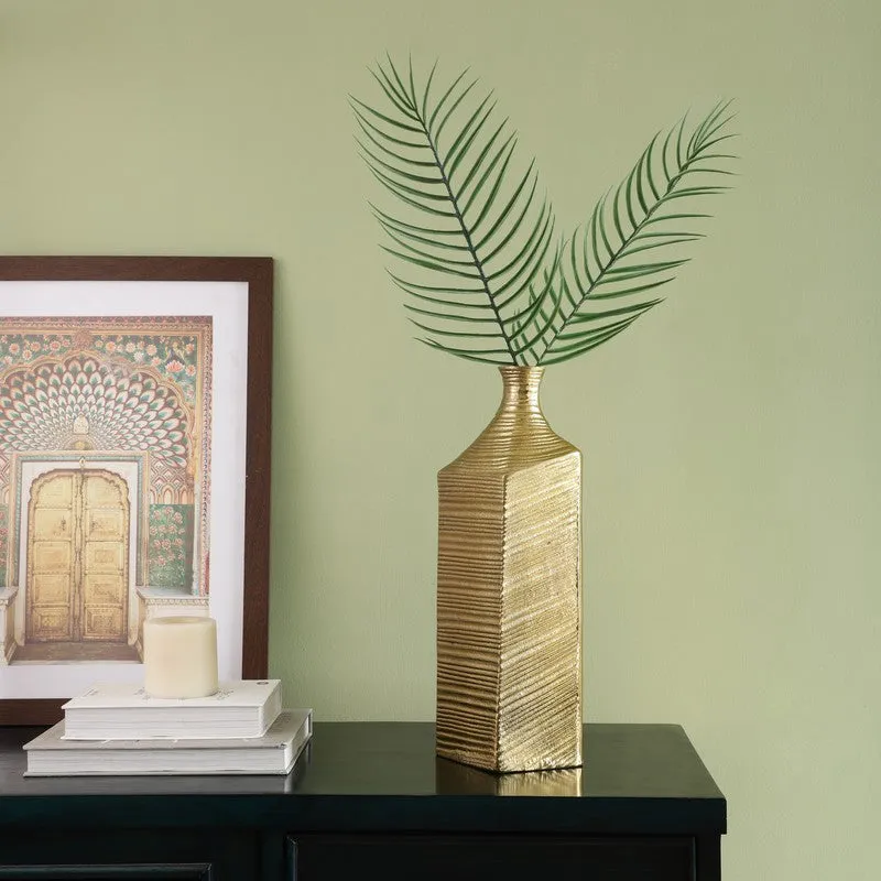 Vinara Aluminium Vase - Gold media 1