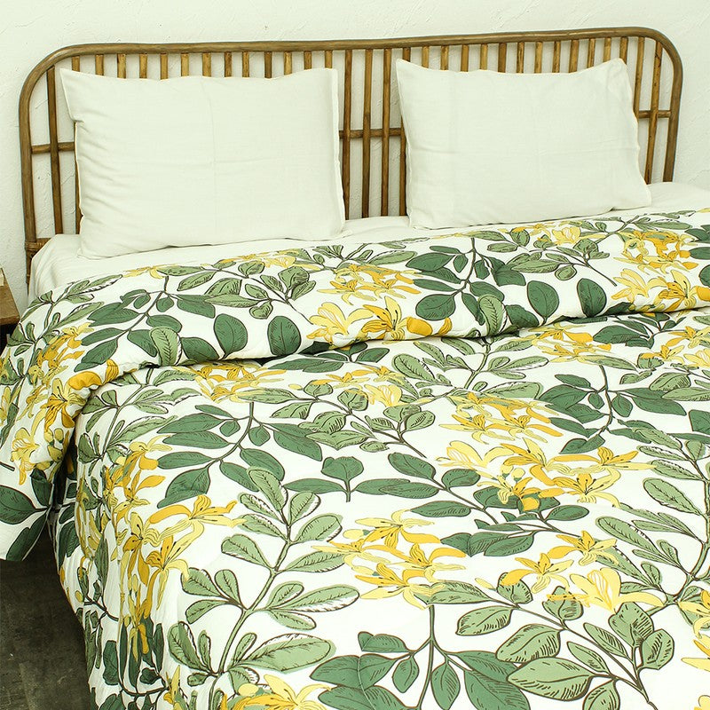 Golden Canopy Cotton Comforter - 350 GSM media 4