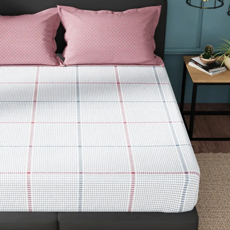 Close view of the fitted sheet's fine blue and red check pattern