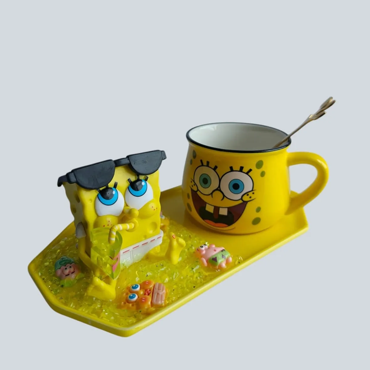 Angled view of yellow SpongeBob mug and figurine tray set