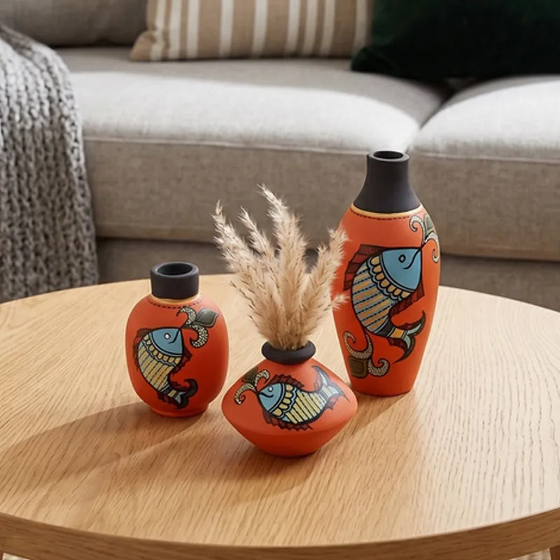 Durrah Machli Terracotta Vase - Set of Three media 7