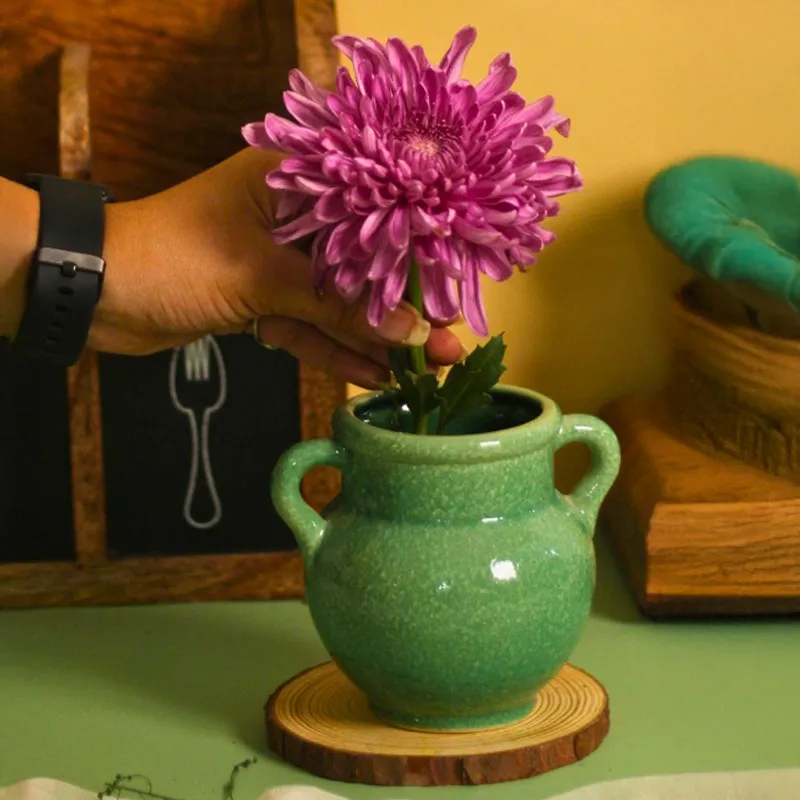 Crypta Ceramic Vase media 1