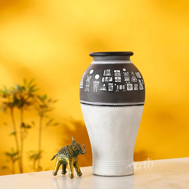 Leila Handcrafted Vase media 1