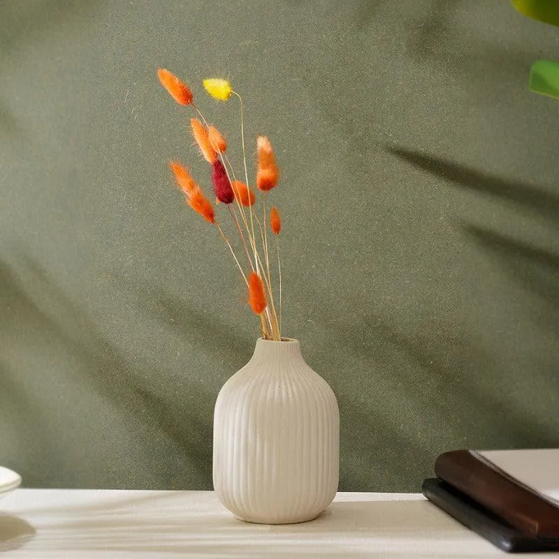 Nezi Vase - White media 1