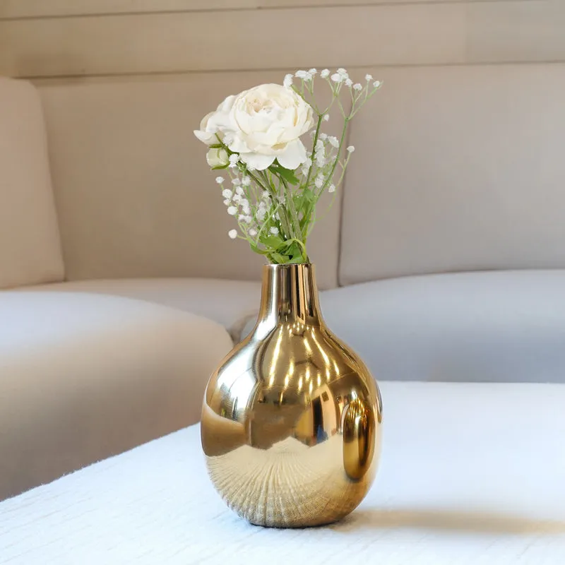 Glisara Metal Vase media 3