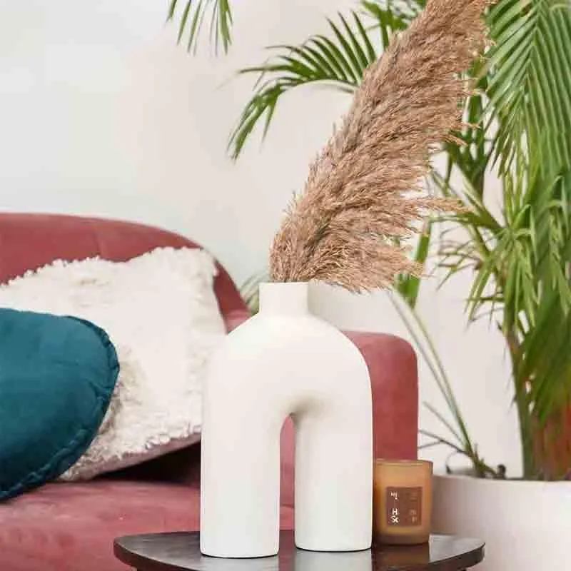 Scandinavian U Vase - White media 1