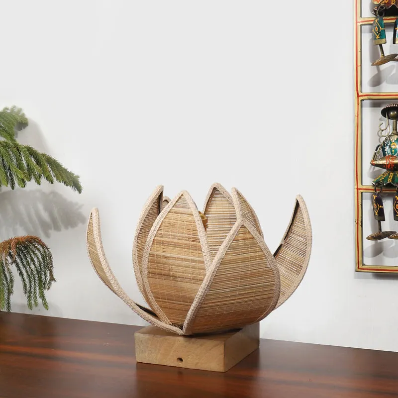 Wovara Bamboo Rose Edge Table Lamp - Beige media 3