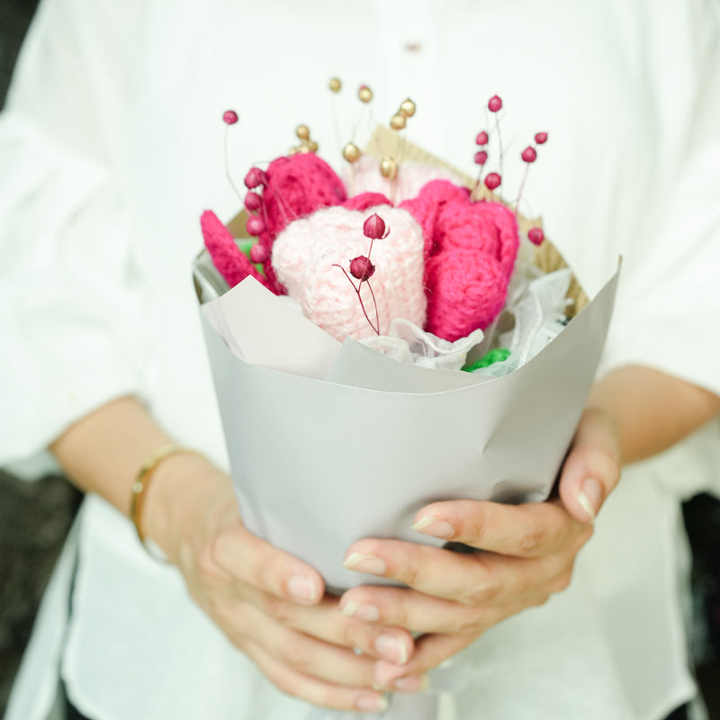 Knot & Petal II Crochet Flowers Bouquet media 3