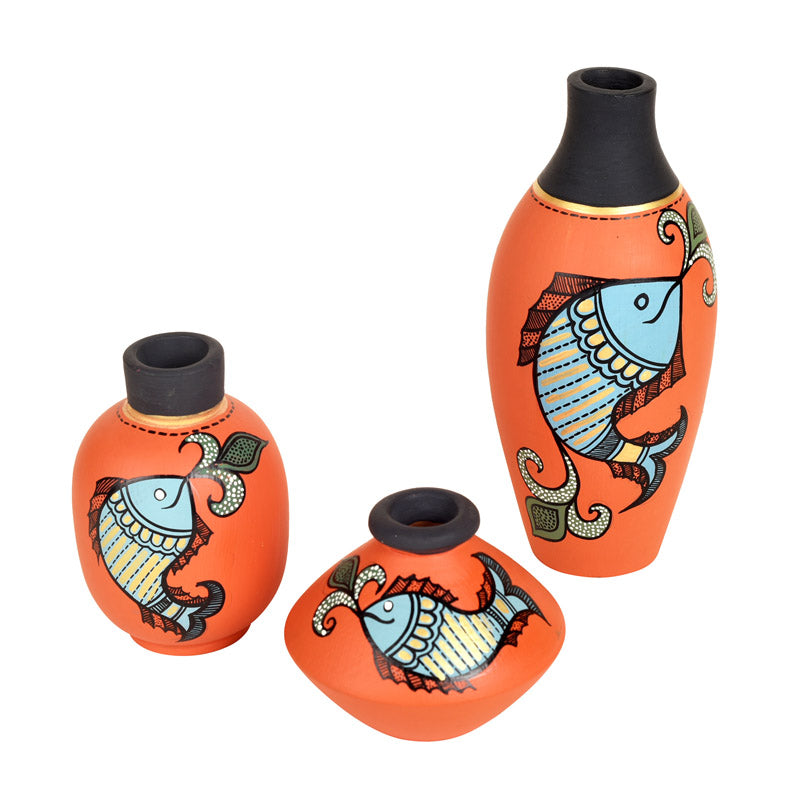Durrah Machli Terracotta Vase - Set of Three media 3