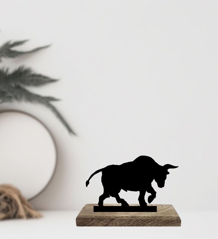 Bull and Bear Dynamics Showpiece - Set Of Two media 4