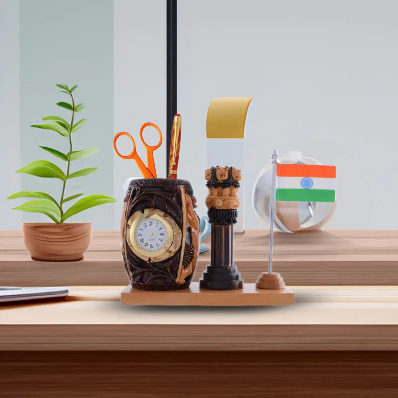 Patriot's Pride Wooden Pen Stand - Multicolor media 1