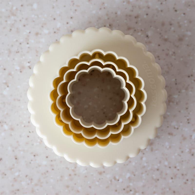 Dough Dip Cookie Cutter (Ivory) - Set Of Six media 4