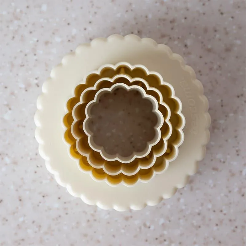 Dough Dip Cookie Cutter (Ivory) - Set Of Six media 4