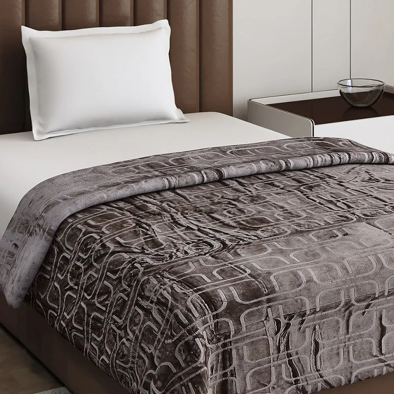 Monte Carlo Warmora Geometric Print Polyester Blanket (Dark Brown) - 210 GSM media 5