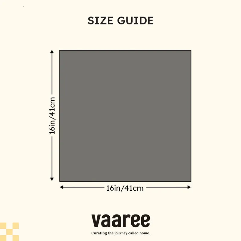 Square size guide graphic for the table napkin