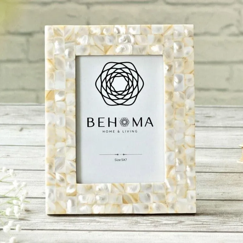 Pearl Perfect Table Photo Frame - White media 1