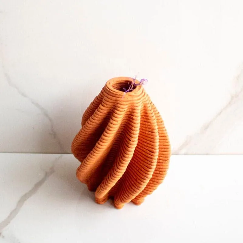 Marona Twisted Vase media 3