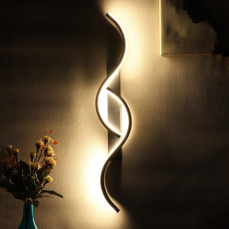 Elaris Iron Wall Lamp media 4