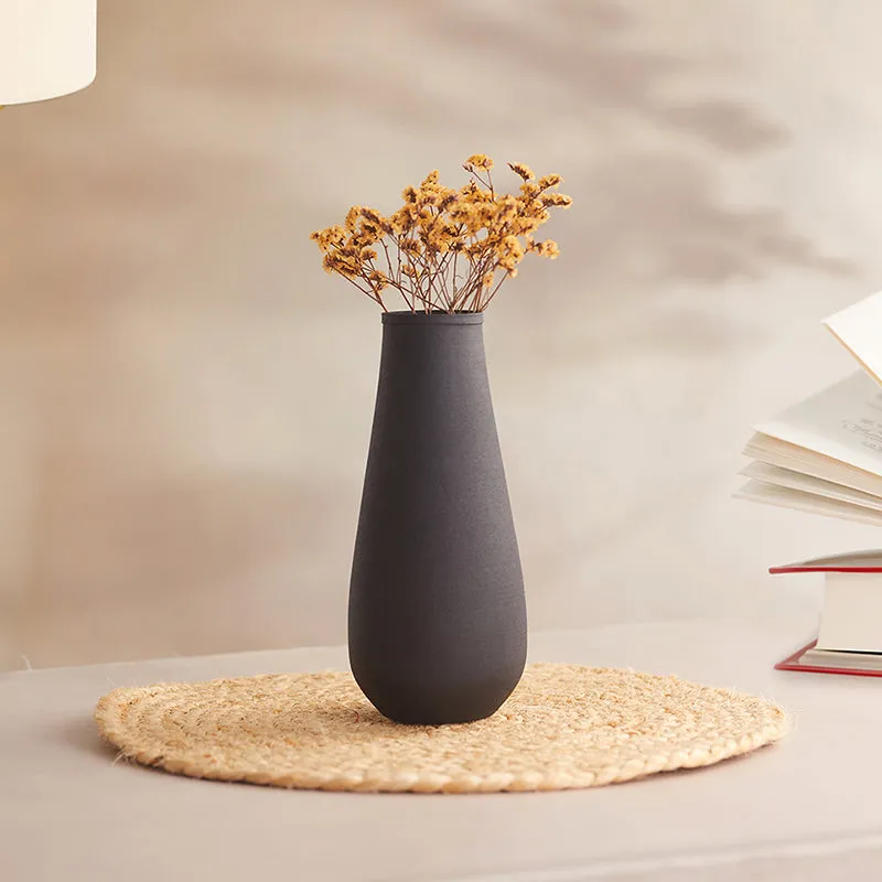 Nature Nelsa Vase - Black media 1