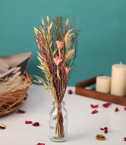 Dried Flowers & Leaves · Glass