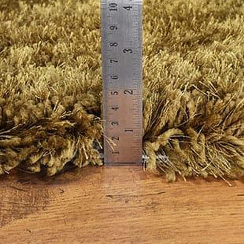 Side view showing the rug's deep 40–45 mm pile height