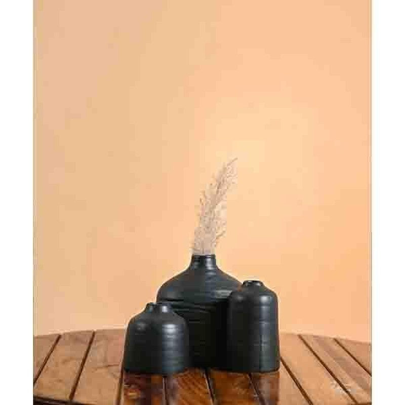Black Family Vase media 5