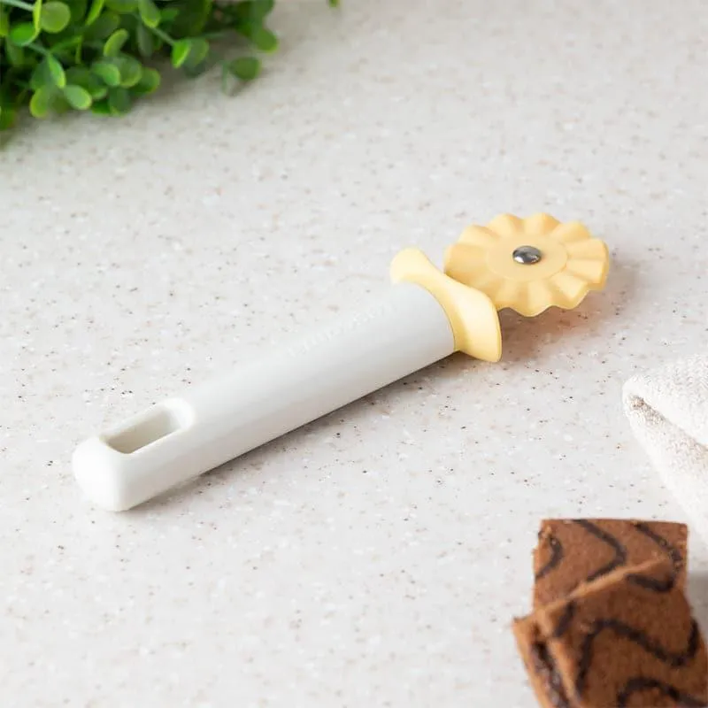 Ava Pastry Wheel media 1