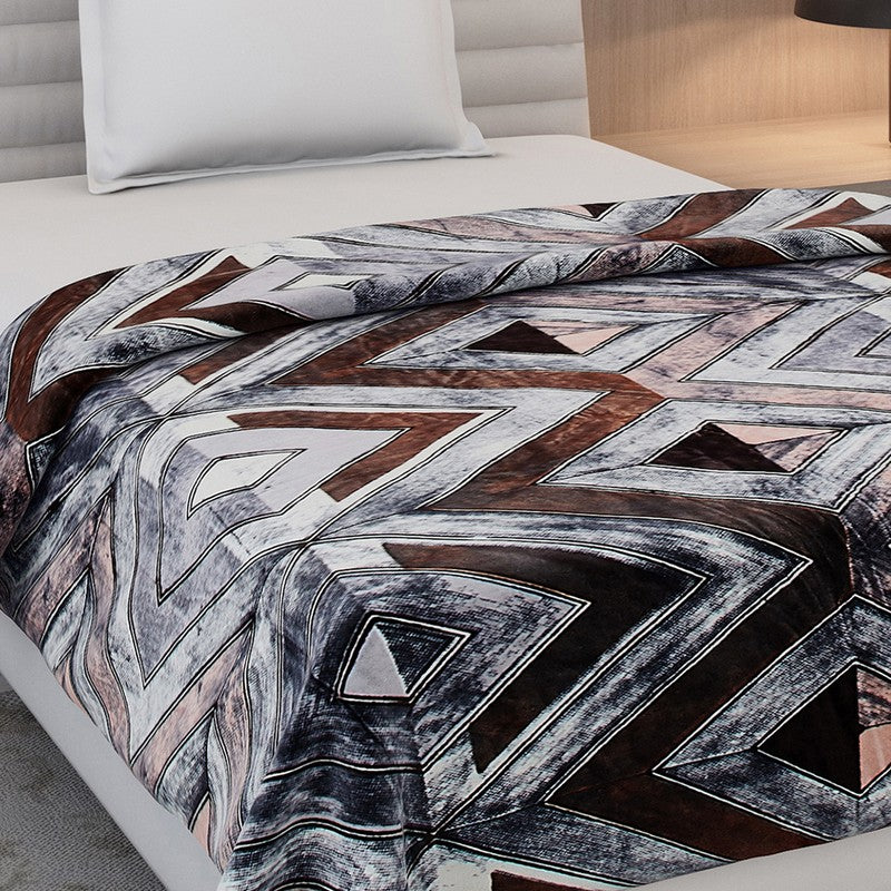 Monte Carlo Artoza Geometric Print Polyester Blanket (Brown) - 300 GSM media 5