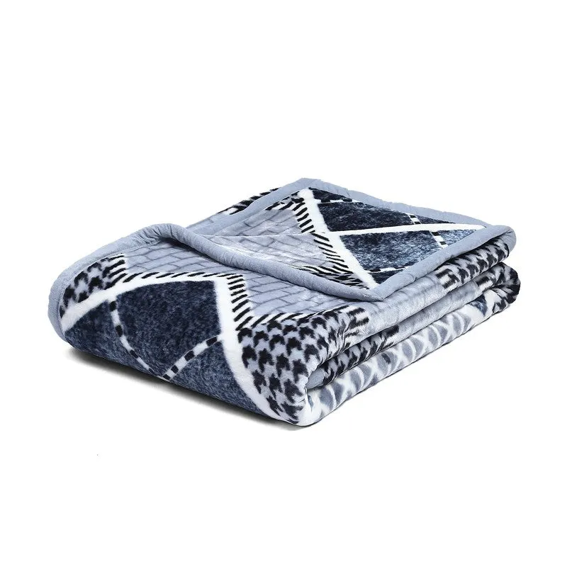 Monte Carlo Criss Mosaic Blanket - 800 GSM media 6