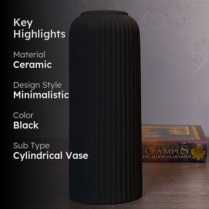 Aura Forma Ceramic Vase - Black media 2