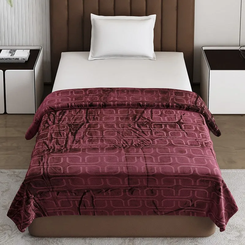 Monte Carlo Warmora Geometric Print Polyester Blanket (Maroon) - 210 GSM media 3