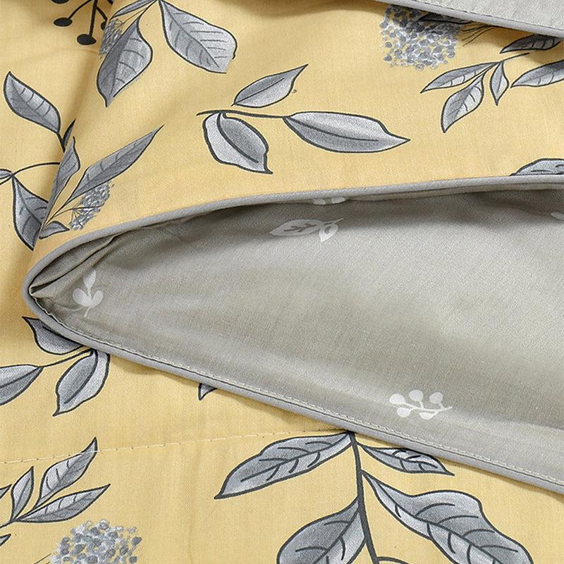 Cruz Floral Cotton Comforter  - 210 GSM media 4